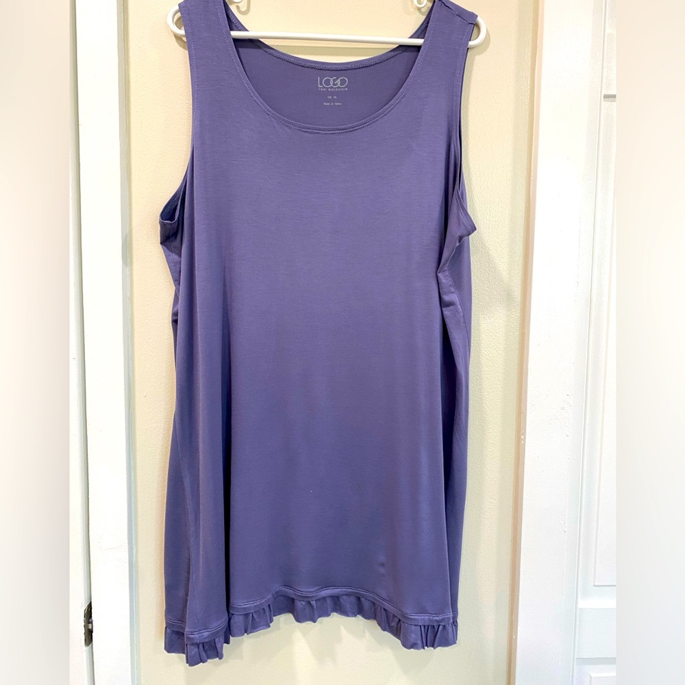 Woman’s tunic top by LOGO Lori Goldstein. Size XL.